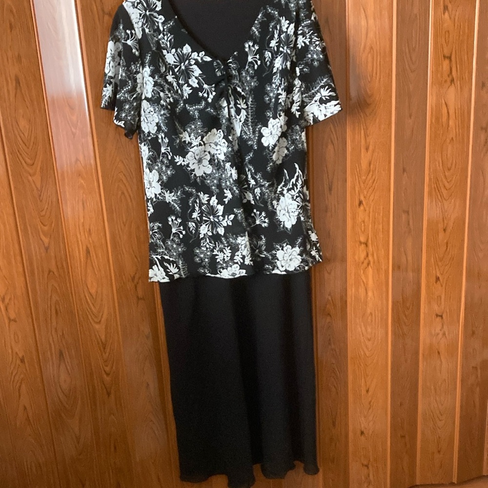 Vintage Absolutely Beautiful Preston& York Dress Size 14 Floral Elegant V Neck.